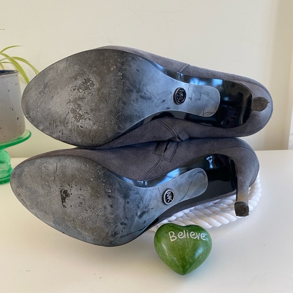 - 3 for $25 pick and bundle. π‘π‘π‘ Michael Kors ankle booties size 7.5 - Picture 5 of 5